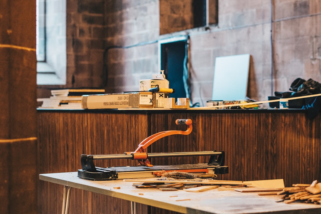 a-desk-with-a-drill-and-a-drill-on-it-ptohgwcaf5i