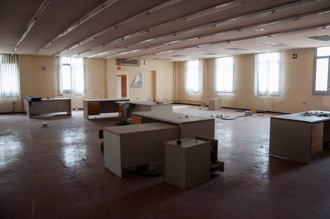 an-empty-room-with-several-boxes-on-the-floor-kulikspczic
